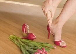 Pain in the legs of the heels that walk